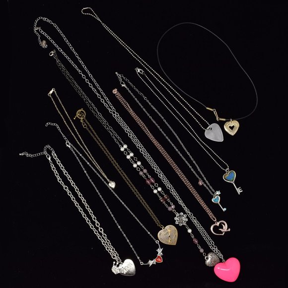 Bundle of 11 Heart Necklaces Mixed Metals Various Sizes Crafts Fashion Costume - Picture 3 of 9